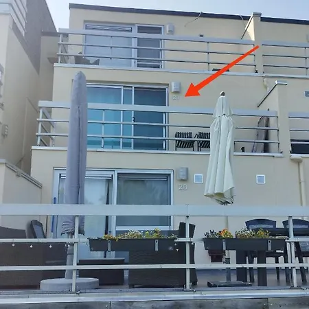21 Apartment *